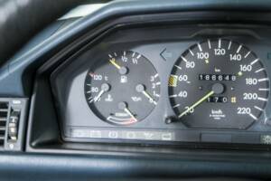 Bild 20/50 von Mercedes-Benz 230 E (1985)