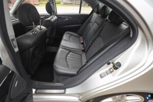 Image 13/72 of Mercedes-Benz E 55 AMG (2002)