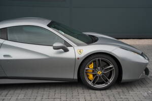 Image 34/50 de Ferrari 488 GTB (2019)