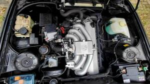 Immagine 32/53 di BMW 320i (1989)
