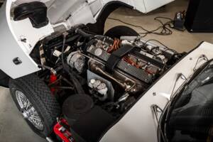 Image 40/53 de Jaguar E-Type (1970)
