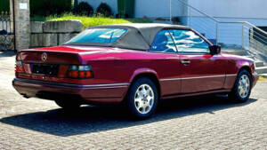 Bild 3/9 von Mercedes-Benz E 220 (1994)