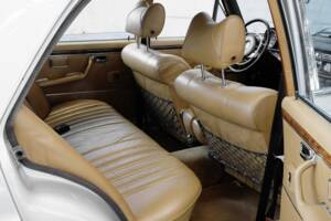Immagine 36/50 di Mercedes-Benz 300 SEL 6.3 (1968)