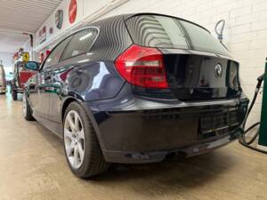 Image 13/18 of BMW 118i (2008)