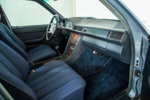 Bild 12/50 von Mercedes-Benz 230 E (1985)