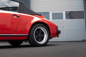 Image 14/29 of Porsche 911 Carrera 3.2 (1989)