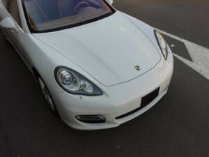Bild 9/99 von Porsche Panamera Turbo (2009)