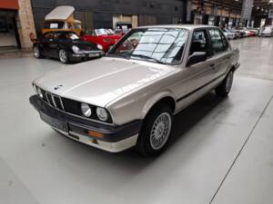 Bild 4/24 von BMW 318i (1989)