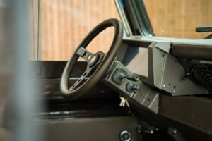 Image 24/38 of Land Rover 110 (1986)