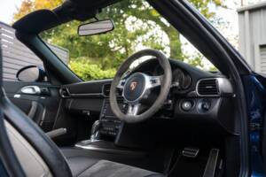 Image 39/54 of Porsche 911 Carrera GTS (2011)