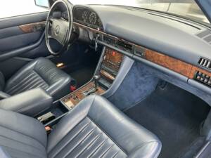 Image 12/40 de Mercedes-Benz 560 SEL (1987)