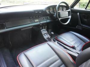 Image 17/23 de Porsche 911 Carrera 4 (1992)