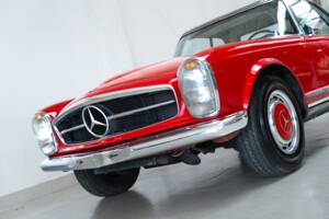 Image 32/35 of Mercedes-Benz 280 SL (1970)