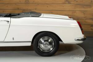 Imagen 8/8 de Peugeot 404 Convertible (1966)