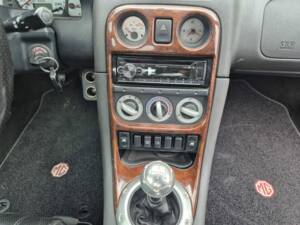 Imagen 15/24 de MG F 1.8i (2001)