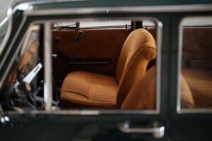 Image 49/83 of Alfa Romeo 1750 Berlina (1970)