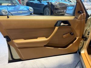 Afbeelding 17/33 van Mercedes-Benz 230 E (1985)