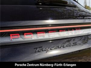 Image 27/36 of Porsche Taycan 4S Sport Turismo (2026)