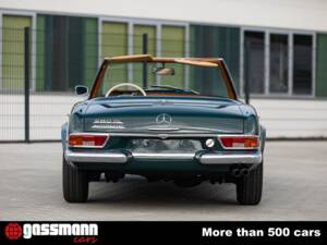 Image 9/15 of Mercedes-Benz 280 SL (1968)