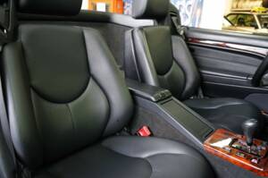 Image 21/33 of Mercedes-Benz SL 500 (2001)