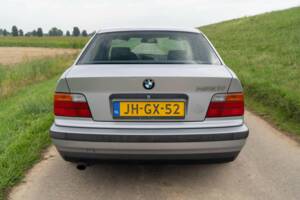 Image 16/40 de BMW 320i (1994)