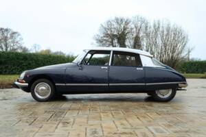 Image 4/50 of Citroën DS 20 (1972)