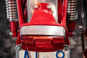 Image 23/34 of MV Agusta 250 Bicilindrica (1970)