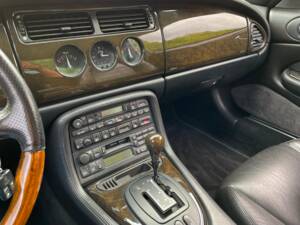 Image 10/14 of Jaguar XK8 4.0 (1999)