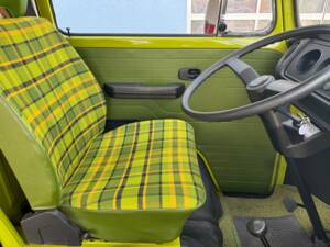Image 85/100 of Volkswagen T2b Westfalia (1979)
