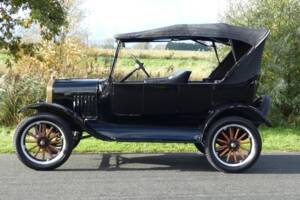 Image 8/41 of Ford Model T Touring (1925)
