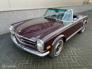 Image 2/19 de Mercedes-Benz 280 SL (1968)