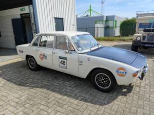 Image 3/8 of Triumph 2000 Mk II (1972)