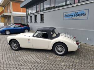 Image 4/16 of MG MGA 1500 (1958)