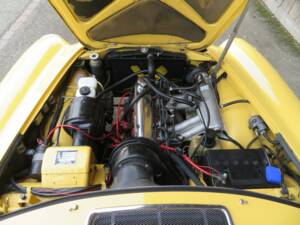 Image 13/18 of Volvo 1800 ES (1972)