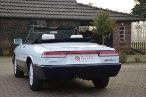 Immagine 4/18 di Alfa Romeo 2.0 Spider (1991)