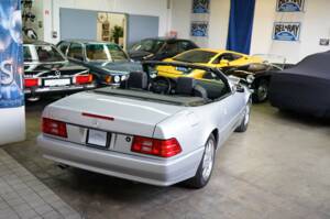 Image 14/33 of Mercedes-Benz SL 500 (2001)