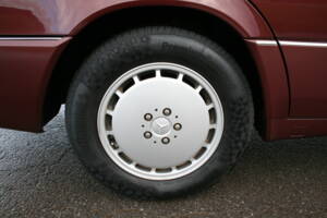Immagine 10/69 di Mercedes-Benz 500 SE (1992)