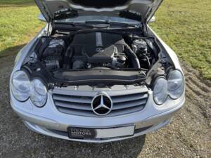 Image 6/89 of Mercedes-Benz SL 500 (2002)