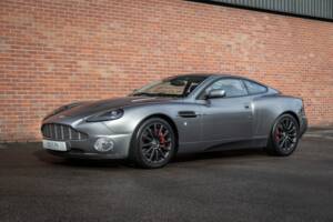 Image 1/30 of Aston Martin V12 Vanquish (2002)