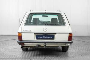 Image 13/50 of Mercedes-Benz 230 TE (1984)