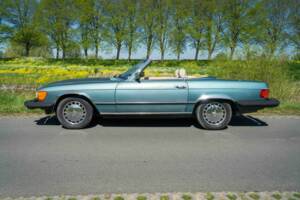 Image 5/8 de Mercedes-Benz 380 SL (1983)