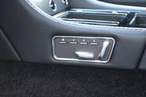 Bild 30/47 von Aston Martin DB 9 GT &quot;Bond Edition&quot; (2015)