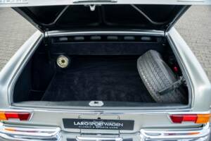 Image 21/30 of Mercedes-Benz 280 SE 3,5 (1969)