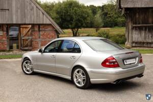 Image 2/72 of Mercedes-Benz E 55 AMG (2002)