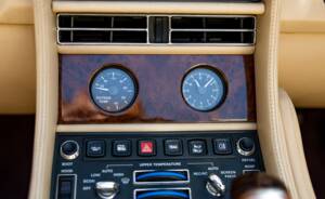Image 24/46 of Bentley Azure (1997)