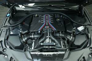 Image 42/50 of BMW M5 xDrive (2022)