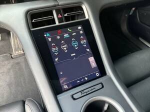 Image 6/12 of Porsche Taycan 4S Sport Turismo (2024)