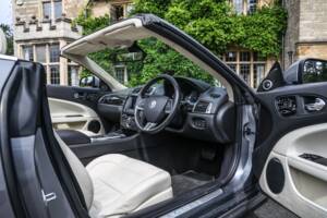 Image 36/41 of Jaguar XK (2013)