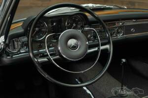Image 12/18 of Mercedes-Benz 280 SL (1968)