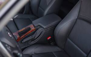 Image 18/32 of ALPINA B3 S Bi-Turbo xDrive (2012)